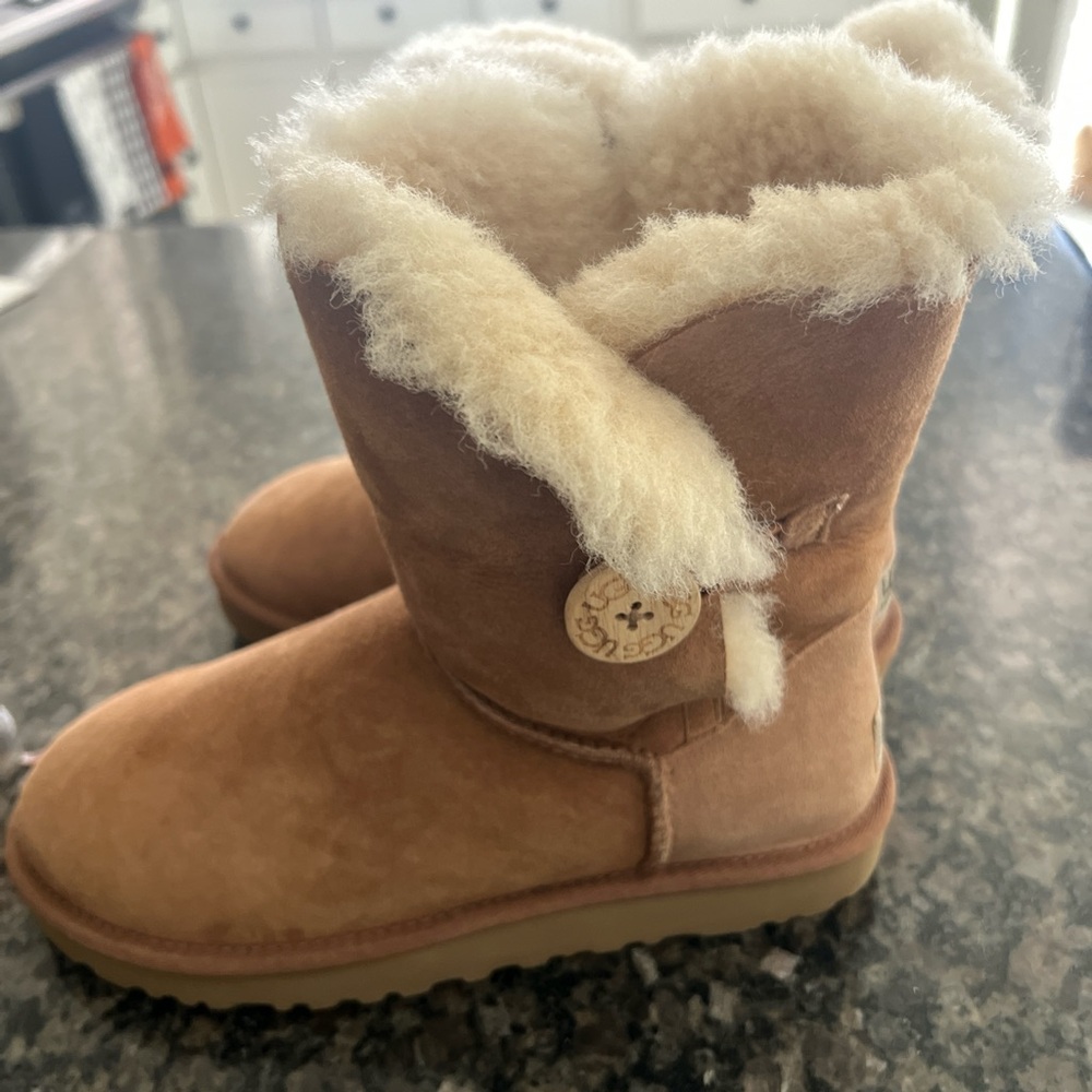 Ugg Bailey Button - image 2